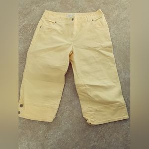 Christopher & Banks Yellow Capri Skimmer Pants Size 6 Stretch